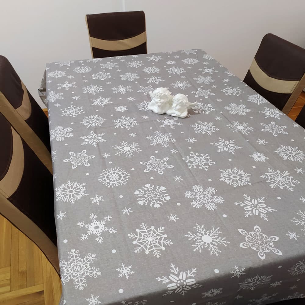 Dekorativni novogodišnji stolnjak Eira Grey 180x130cm