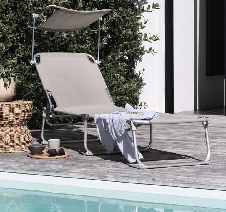 Podesiva ležaljka sa tendom za zaštitu lica i glave