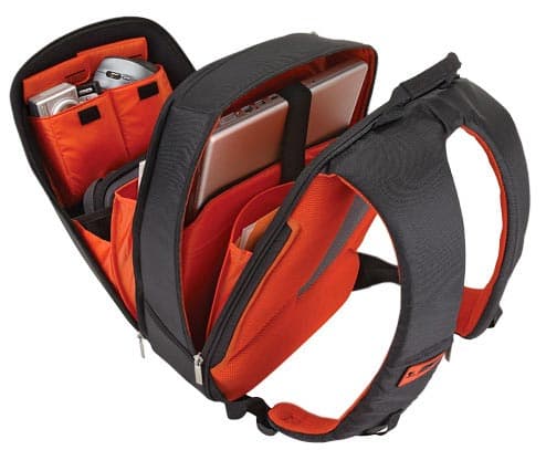 Logitech® KINETIK™ 15.4 in ranac