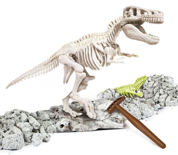 Clementoni skelet dinosaurusa T-Rex svetli u mraku 