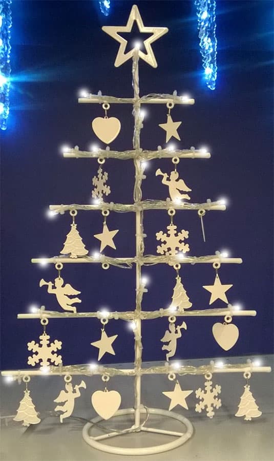 Novogodišnja LED Svetleća Jelka Sa Ukrasima - Za Spoljnu i Unutrašnju Upotrebu