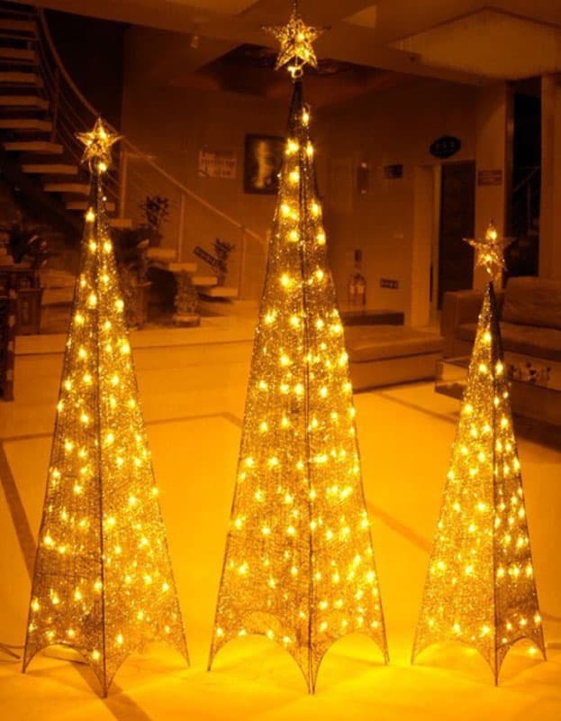 Jelka - Svetleća Piramida - Zlatni Abažur 120 cm