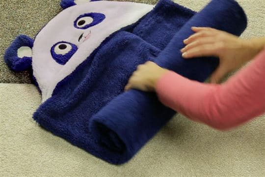 Dečije ćebe koje svetli u mraku sa kapuljačom panda