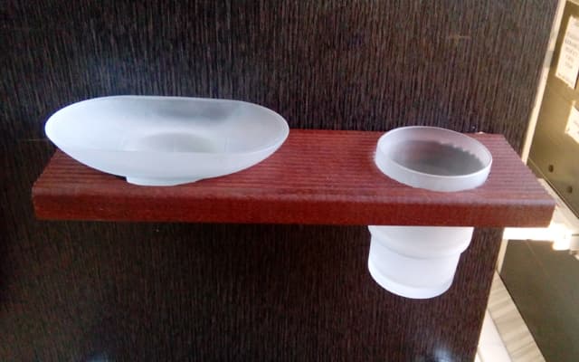 Polica za kupatilo od tikovine sa čašom i držačem sapuna 28cm