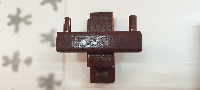 Vešalica od tikovine