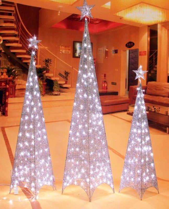 Svetleća Piramida - Beli Abažur 120 cm Jelka