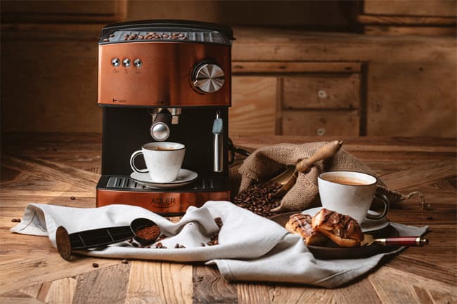 Adler Aparat za espresso i kapućino AD4404CR