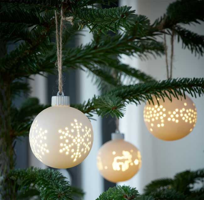 Novogodišnja kugla sa LED svetlom Assorted