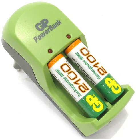 Punjač za baterije GP S360 sa 2 punjive baterije AA 2100 mAh
