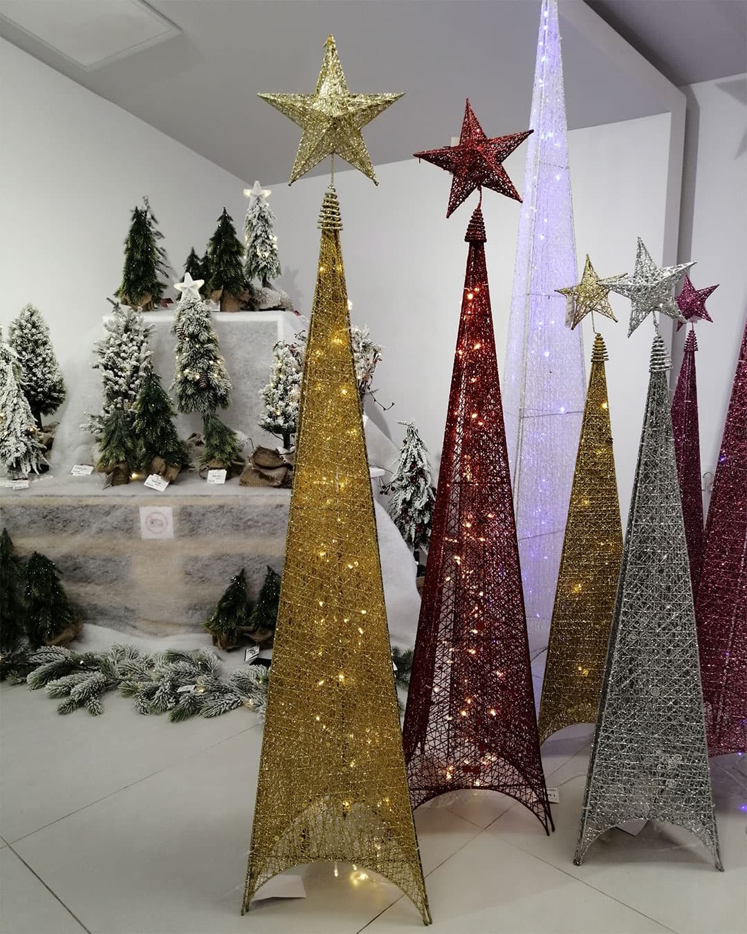 Crvena Svetleća Piramida - 180 cm Jelka