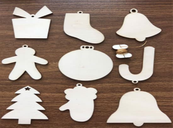 Novogodišnji drveni ukrasi 9 komada seB